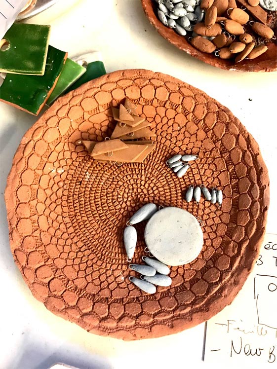 Céramiques, pièces à cuir de Claire Hecquet-Chaut