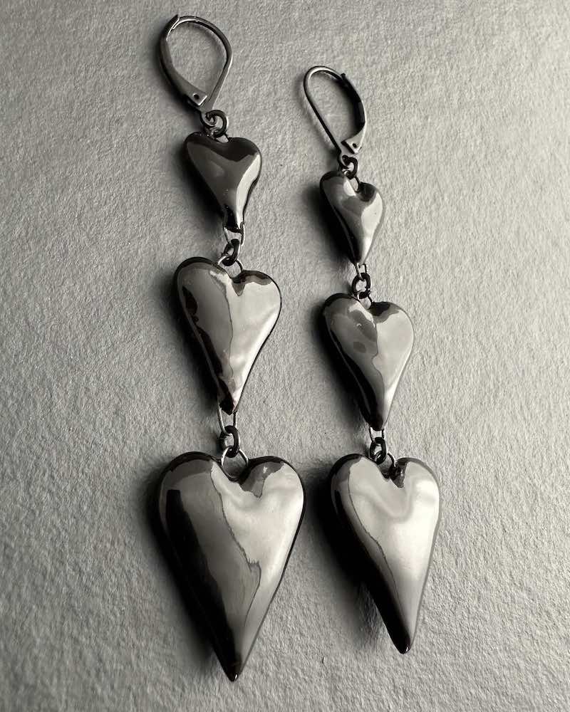 Boucles d'oreilles 3 coeurs noirs en céramique