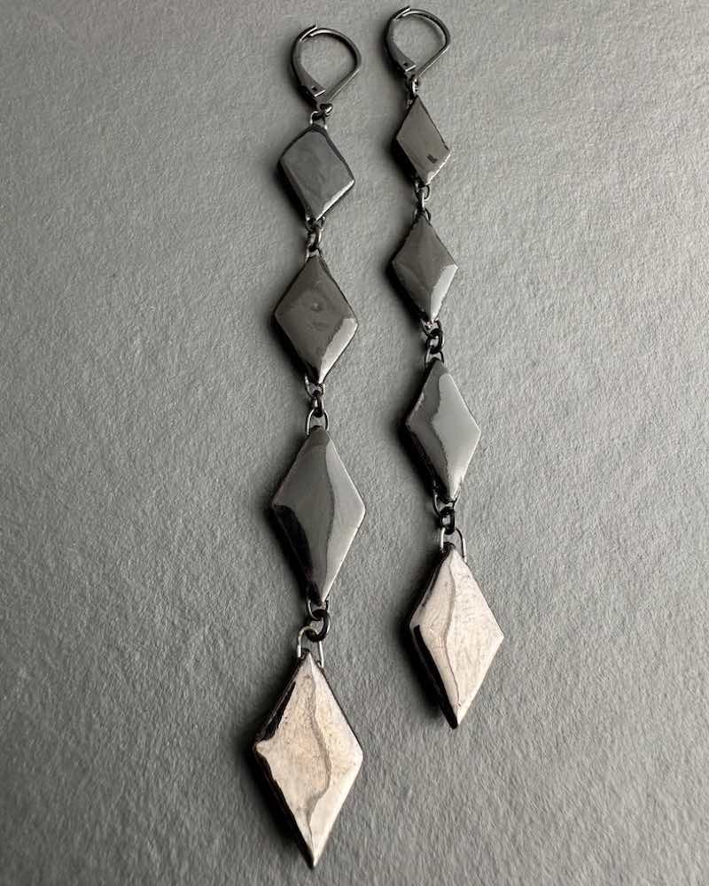 Boucles d'oreilles 4 Losanges en céramique noires et platine