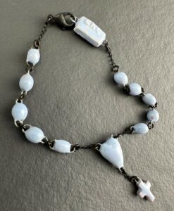 Bracelet croix en céramique émaillée bleu marial