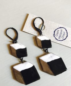 Ceramic earrings consisting in two trompe l'oeil cubes inspired by 19th century pattern.