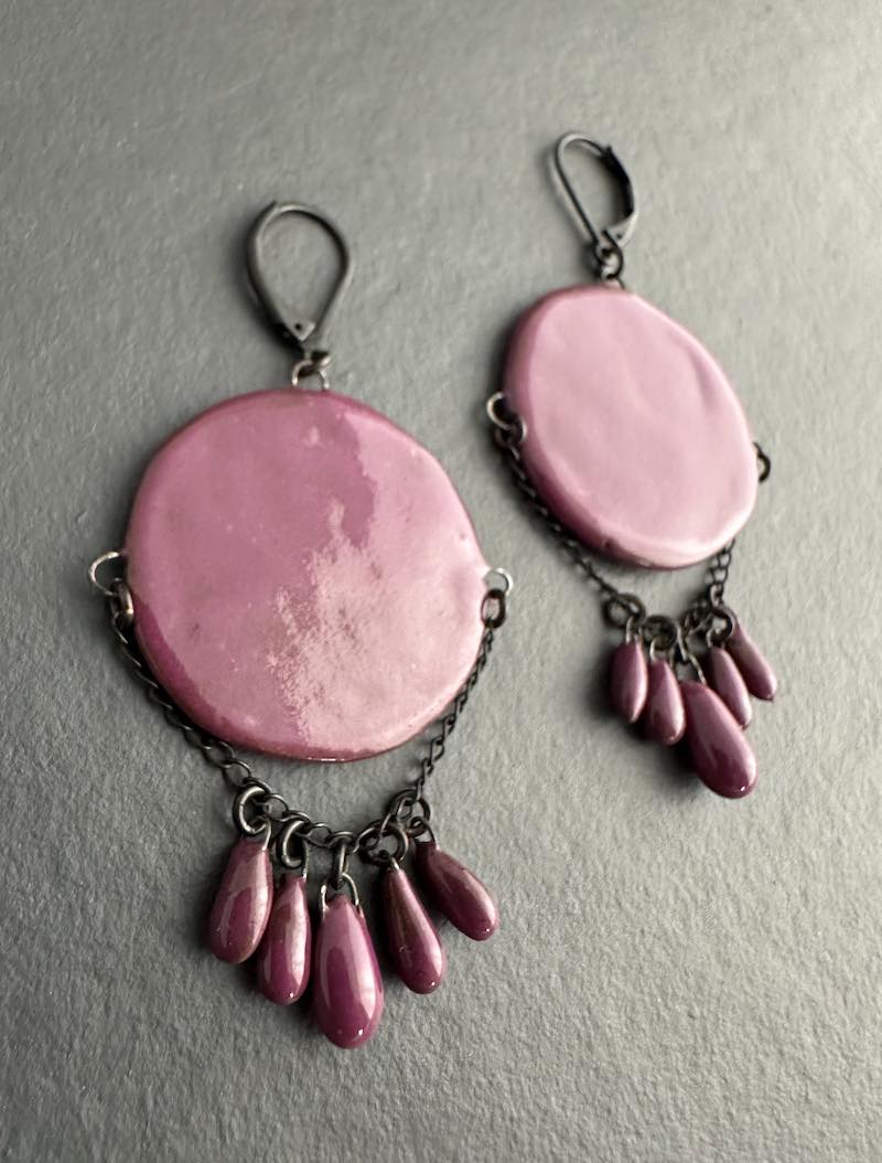 boucles Louise en céramique émaillée Lilas