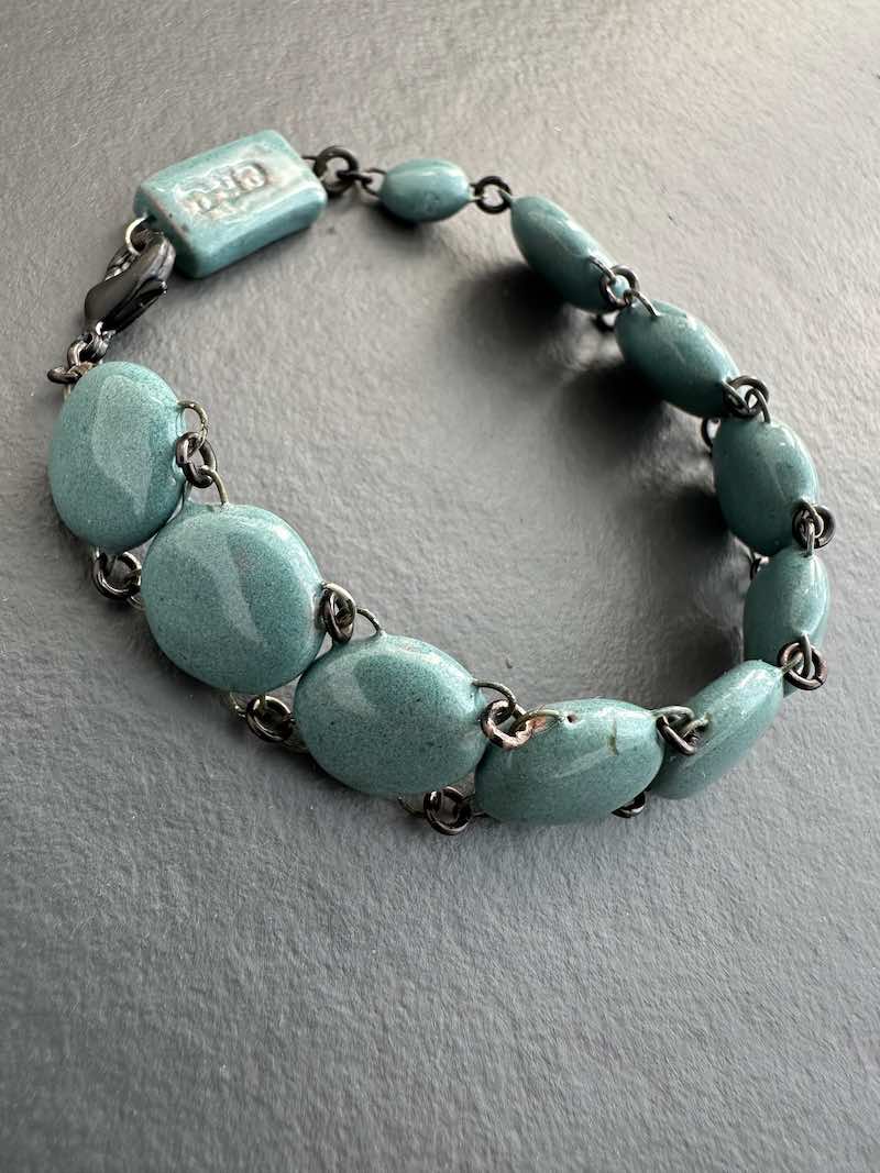 Bracelet Francine en céramique émaillée bleu céladon