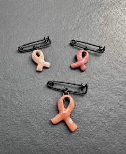 Broche Octobre rose en céramique faite en france