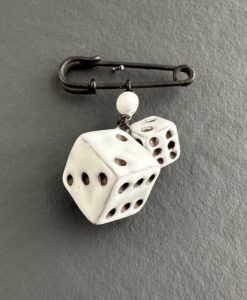 Broche "Dés" en céramique