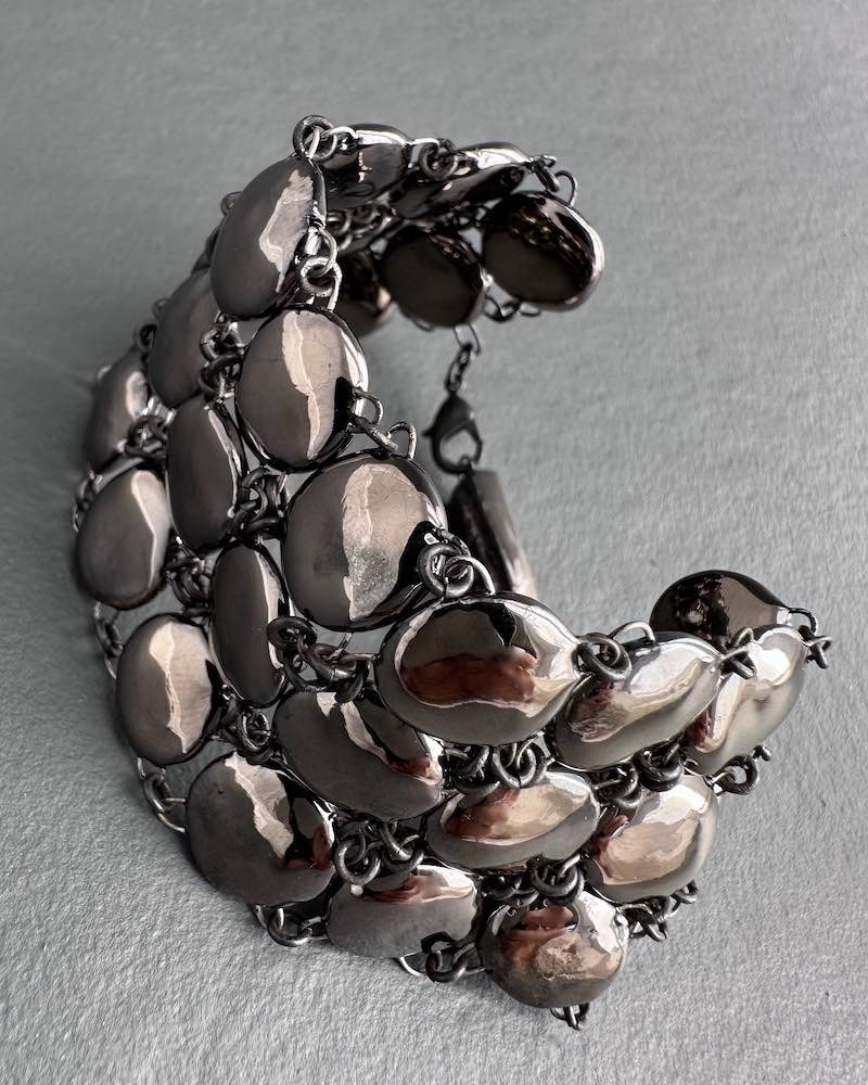 Bracelet Manchette triple rangs esprit cotte de maille en céramique couleur platine